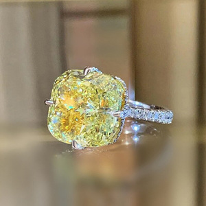 Anello Giallo con Design Quadrato Classico da Donna - Product Image 1