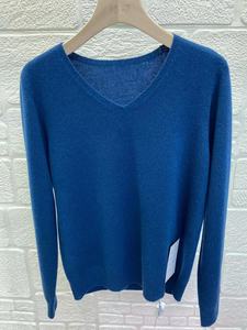 Vente en gros de <span class=keywords><strong>pull</strong></span> à <span class=keywords><strong>col</strong></span> en <span class=keywords><strong>V</strong></span> en laine 100% pour femmes avec logo personnalisé de différentes couleurs <span class=keywords><strong>Prix</strong></span> du fabricant - Product Image 2