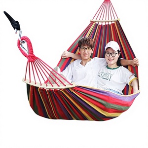 Hamaca Doble Reforzada Antivuelco de 200*150cm, Columpio de Lona para Exteriores con Poste Curvo, Capacidad para 1 Persona, 300kg - Product Image 1