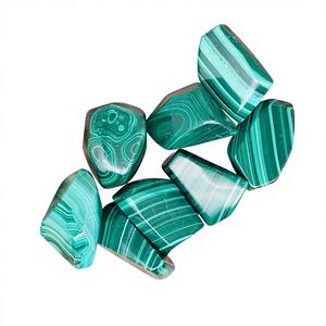 Pierre de Malachite Naturelle Originale de Qualité Supérieure, Sculptée Irrégulièrement, 20-30mm, pour Reiki, Feng Shui, Porte-Bonheur et Décoration Intérieure - Vente en Gros - Product Image 1