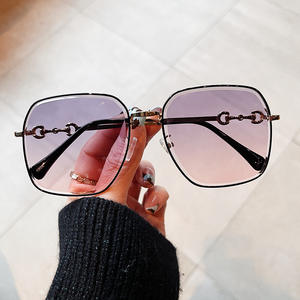 Lunettes de soleil irrégulières Qianai pour femmes, monture dorée, verres PC UV400, type 3, protection solaire, mode, voyage, style urbain - Product Image 4