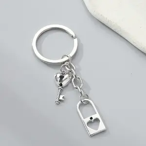 Hot Selling Heart-shaped Keychain Couple Valentine Day Gift Metal Key Ring Pendant Key and Lock Heart shaped Key Chain