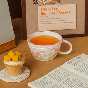 Taza de cerámica anaglifo complejo de corazón bonito con tapa de pajita apto para microondas y lavavajillas, regalo de oficina para niñas, taza para beber de alto valor - Product Image 1