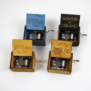 Creative gift retro wooden mini music box power game hand-cranked music box
