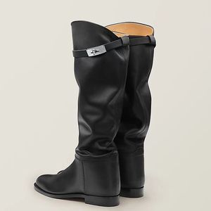 Bottes longues souples pour femmes à talons plats, avec boucle métallique et empeigne plissée, coupe large, hauteur genou - Product Image 2