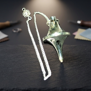Péndulo de Metal OVNI Chapado en plata hecho a mano, piedra preciosa de radiestesia inspiradora de cristal de ágata Reiki Feng Shui, artesanía de meditación - Product Image 2