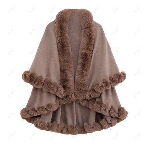 Châle pour femme Poncho en tricot uni pour femme avec construction à double couche et bordure en fourrure pelucheuse - Product Image 3