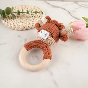 Offre Spéciale : Hochet Bébé Vache des Highlands Amigurumi au Crochet Fait Main, Jouet Doux en Peluche Bovin, Jouet de Dentition <span class=keywords><strong>Taureau</strong></span> pour Confort et Soulagement des Gencives des Nourrissons - Product Image 4