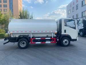 Sinotruck Howo 4x2 8x4 6x4 3000 galones 5 toneladas diesel 12000 litros 40000 litros 3000 galones camión tanque de combustible y aceite para la venta - Product Image 2