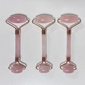 Rouleau de jade en quartz rose de luxe de haute qualité pour le lifting du visage - Product Image 1