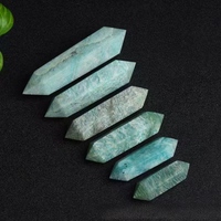 Vente en gros de baguettes de cristal à double pointe en pierres semi-précieuses mélangées, prismes pointus, pierres de guérison des chakras et décorations en cristal