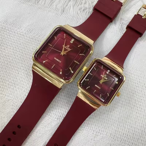 Reloj de Pulsera de Silicona Dorada con Escala Simple Cuadrada para Parejas, Última Moda, Relojes Mecánicos de Cuarzo con Caja de Aleación para Hombre y Mujer - Product Image 3