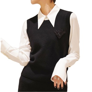 Mode femmes tricoté gilet Style doux avec col rond personnalisé OEM noir haut en gros dames laine gilet sans manches - Product Image 1