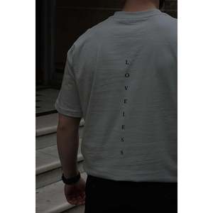 T-shirt Stone Loveless en tissu éponge compressé, respirant, infroissable, avec logo sérigraphié, coupe ajustée - Nouveau modèle - Product Image 3