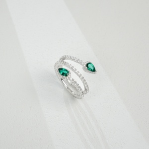 Bague délicate en argent 925 avec émeraude créée en laboratoire - Product Image 4