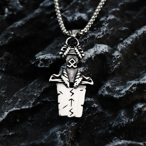 Collier pour homme avec pendentif épée viking nordique en acier inoxydable, perles carrées biseautées, design géométrique, cadeau - Product Image 3