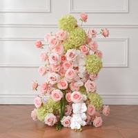 Arche artificielle de style français en blanc poudré avec roses roses en cascade – Décoration florale artificielle faite à la main pour entrées et réceptions de mariage