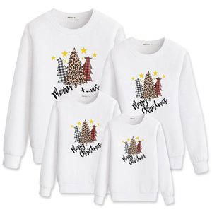 Sweat-shirt personnalisé pour femme, enfant, bébé garçon et fille, motif arbre de Noël assorti pour toute la famille, pull décontracté maman et moi - Product Image 5