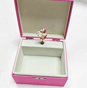 Caja de música de joyería de bailarina hecha a mano rosa para niñas bonitas personalizadas - Product Image 3