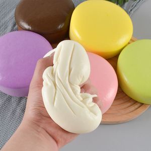 ของเล่นบีบโมจิรูปขนมปังหลากสีสัน ทำจาก PU เนื้อนุ่ม บีบแล้วคืนตัวช้า  คลายเครียด สนุกสนาน เหมาะสำหรับทุกเพศ - Product Image 2