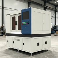 Machine de découpe laser à fibre 1500W avec enceinte couverte 600*600MM haute précision pour l'acier au carbone délicat et l'acier inoxydable