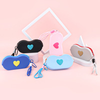 Étui à lunettes en silicone motif fille de dessin animé, pochette portable pour lunettes de soleil avec sangle de suspension, sac à lunettes étanche personnalisé, collection Printemps 2026