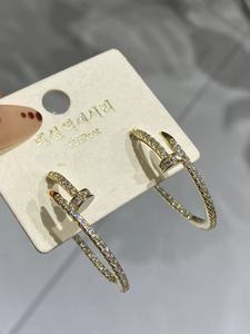 Orecchini a Perno Geometrici in Argento 925 Placcato Oro con Cristalli e Strass, Minimalisti per Uso Quotidiano da Donna - Product Image 3