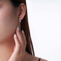 Boucles d'oreilles créoles en argent sterling 925 avec moissanite taille émeraude pour femme, boucles d'oreilles huggie octogonales à 3 pierres en moissanite couleur D VVS1