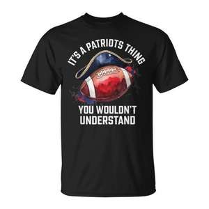 T-shirt pour homme Patriots Thing Black, col rond, manches courtes, impression numérique, pour les fans de football - Product Image 1