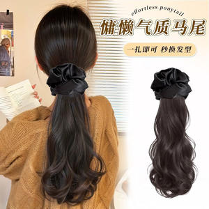 Luxe - Peluca de cola de caballo con clip para mujer, con coletero de satén negro, cabello largo y rizado realista, fácil de aplicar, estilo coreano, aspecto natural - Product Image 5