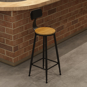 Ensemble <span class=keywords><strong>de</strong></span> <span class=keywords><strong>table</strong></span> et <span class=keywords><strong>de</strong></span> chaises <span class=keywords><strong>de</strong></span> <span class=keywords><strong>bar</strong></span> commerciales modernes en bois massif avec pieds hauts muraux pour salon et usage <span class=keywords><strong>de</strong></span> loisirs - Product Image 4