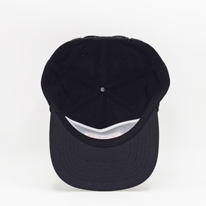 Casquette rétro vintage noire à 5 panneaux non structurée à profil bas avec logo brodé personnalisé et fermeture à pression - Product Image 4