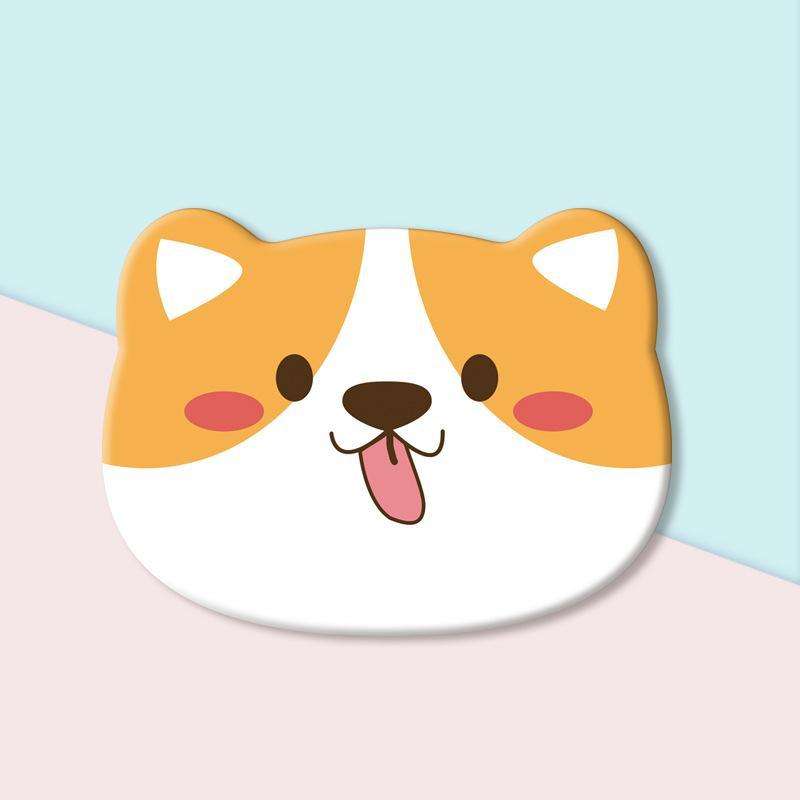 Shiba Inu coloré qui crache la langue