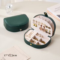 Boîte de voyage portable de luxe en forme carrée pour bijoux, étui à bijoux à 2 niveaux, mini organisateur de bijoux en cuir PU, finition mate pour femmes