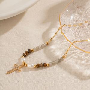 Collar con Colgante de Cruz de Perlas Chapado en Oro de 18k, Estilo Vintage, Ligero, Lujoso, Moderno y Delicado para Mujeres/Damas - Product Image 3