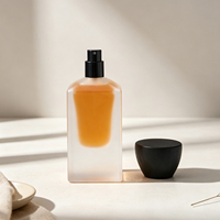 Flacon pulvérisateur en verre givré personnalisé de luxe OEM, vide, 100 ml, 50 ml, avec pulvérisateur à fine brume noir pour huile essentielle, parfum