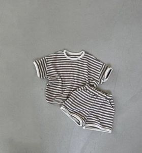 Conjunto de Dos Piezas de Ropa de Verano para Bebé Unisex, Camiseta Holgada con Rayas de Waffle y Pantalones Cortos - Product Image 5
