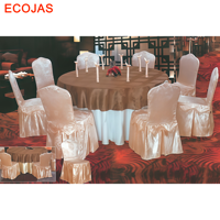 Ensemble de table et de chaises de banquet d'hôtel de luxe avec chaises recouvertes de champagne pour les projets d'événements en salle de bal