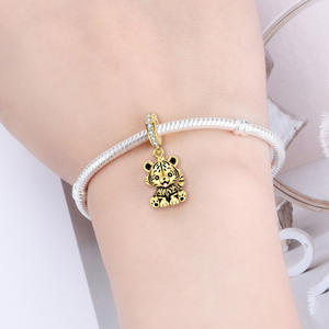 Pendentif tigre mignon en laiton blanc, polyvalent et facile à assortir, accessoire de bracelet DIY, stock direct usine pour femmes - Product Image 6