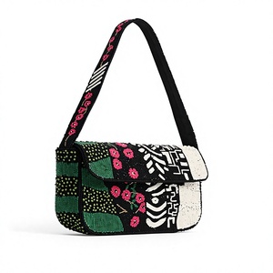Sac à main rectangulaire brodé à la main de perles de rocaille et de perles de verre en polyester, motif floral, idéal pour les soirées - Product Image 1