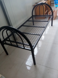 Cadre de lit en métal revêtu à un seul niveau, design moderne, pour la maison, l'école ou la chambre à coucher, lit superposé en acier robuste au design épuré pour hôtel - Product Image 3