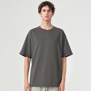 Fabricants de vêtements personnalisés en gros, t-shirt en coton lourd à imprimé graphique noir, coupe ample, délavé à l'acide, pour hommes - Product Image 4