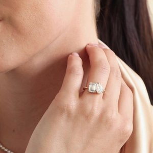 Bague de fiançailles MaiYi Toi Et Moi en émeraude et poire, or jaune 14k 18k, bague en moissanite et <span class=keywords><strong>diamant</strong></span> pour fiançailles et mariage - Product Image 6