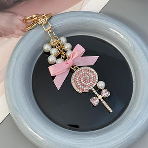 Adorable Llavero de Aleación de Zinc con Perlas y Corazón, Adorno para Bolso con Lazo de Diamantes de Imitación, Diseño Vintage de Dibujos Animados, Regalo Promocional para Mujeres - Product Image 5