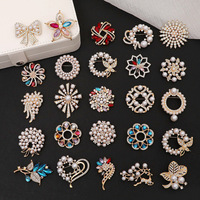 Broche vintage fleurie en perles et strass, épingle en métal de qualité supérieure, accessoire de mode polyvalent pour la décoration des vêtements