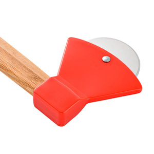 Rotella Tagliapizza Rossa a Forma di Ascia in Plastica <span class=keywords><strong>con</strong></span> Manico in Bambù Resistente, Accessorio da Cucina <span class=keywords><strong>per</strong></span> Uso Domestico - Product Image 2