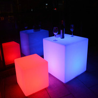 Sedia Cubo LED Illuminata da Esterno, 16 Colori Cangianti, Impermeabile, Arredo Bar, Seduta da Giardino, Sedia Cubo LED