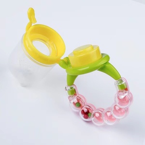 Sucette en silicone pour bébé, jouet doux personnalisé en gros, inspiré des fruits et légumes, <span class=keywords><strong>hochet</strong></span> pour bébés qui font leurs dents - Product Image 3