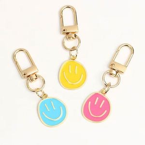 Porte-clés en métal rond en alliage de zinc motif sourire, prix d'usine, en stock pour sacs - Product Image 1