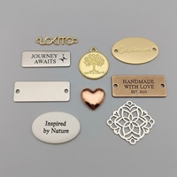Logos et étiquettes métalliques personnalisés en relief 3D découpés au laser, imprimés, forme rectangulaire, écologiques, pour vêtements, sacs, chaussures